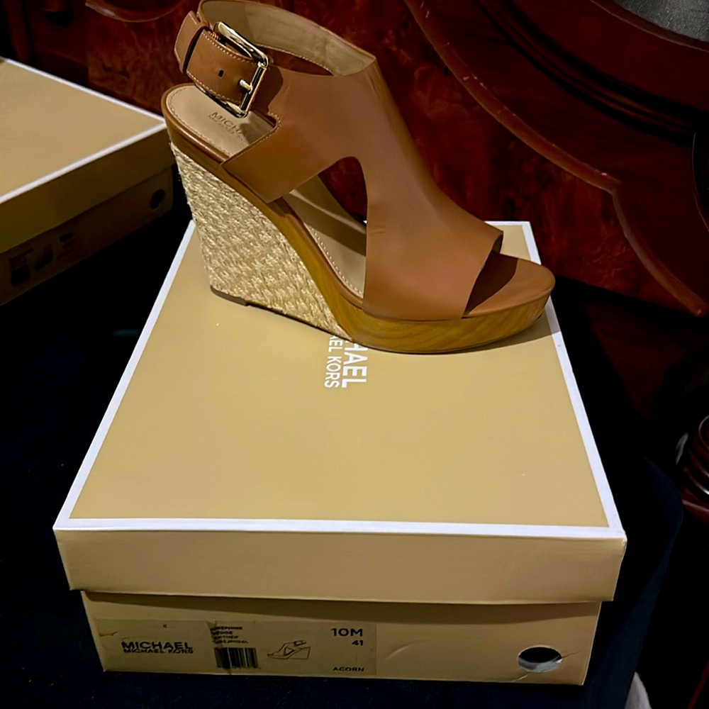 Brand new Michael Kors Josephine  acorn leather